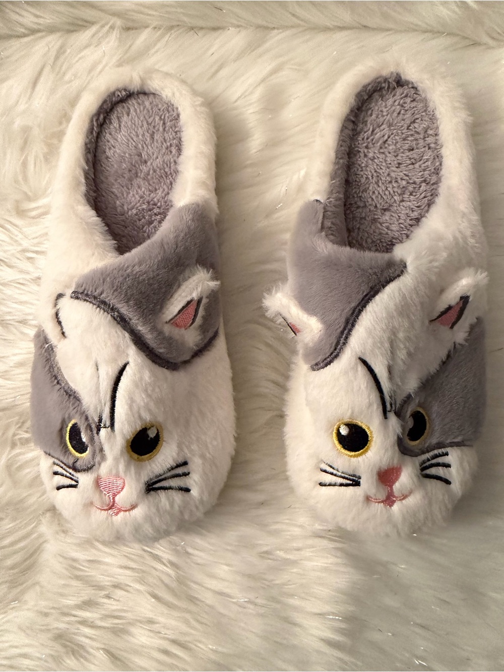 Source Unknown Gray & White Cat Plush Slippers